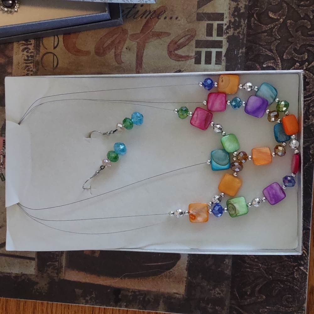 Nwt Colorful necklace and earring set